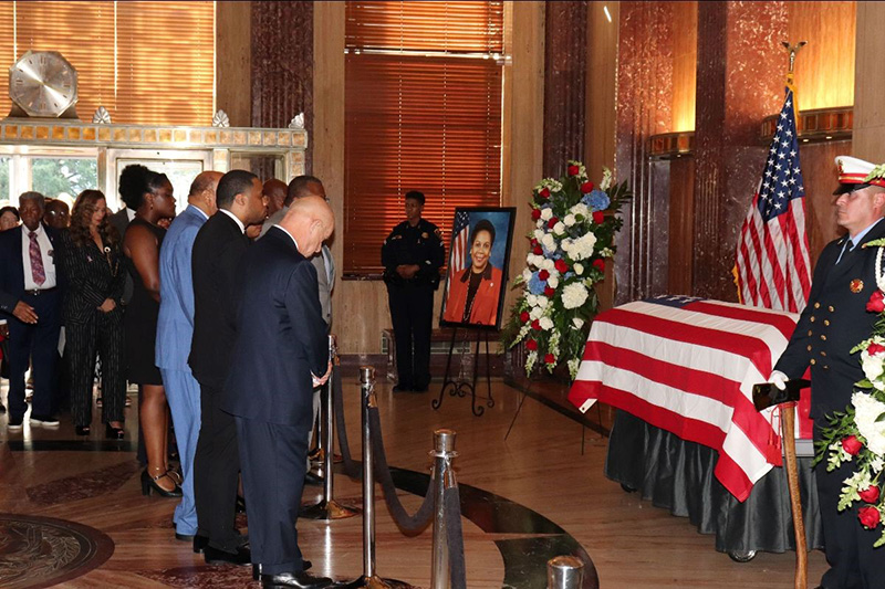 Mayor bows his head at Sheila Jackson Lee's casket